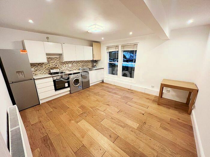 2 Bedroom Flat To Rent In Stock Orchard Crescent, London, N7