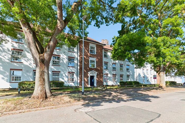 3 Bedroom Flat For Sale In Anselm Avenue, Bury St. Edmunds, IP32