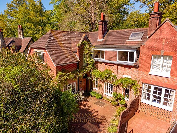 4 Bedroom Semi-Detached House For Sale In Kidds Hill, Colemans Hatch, TN7