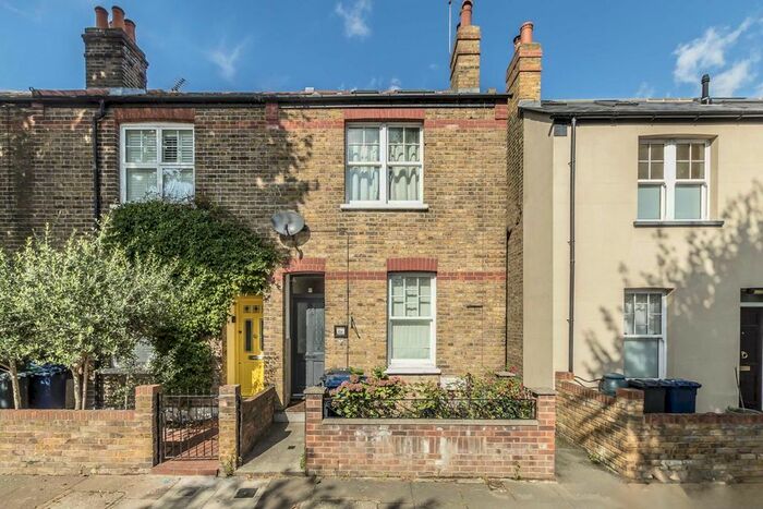3 Bedroom Property To Rent In Cranmer Avenue, London, W13