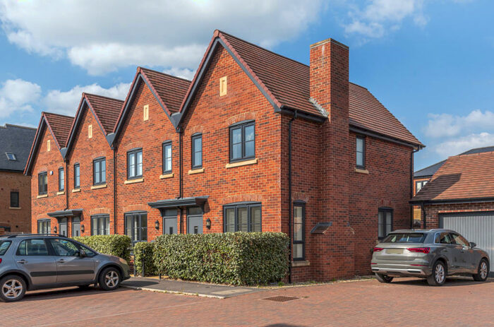 2 Bedroom End Of Terrace House To Rent In Cheltenham, GL52