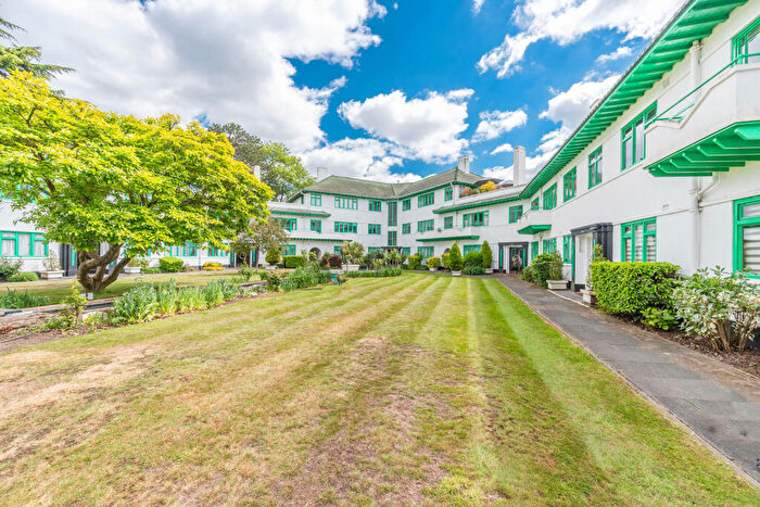 3 Bedroom Flat For Sale In Elm Park Road, Pinner, HA5