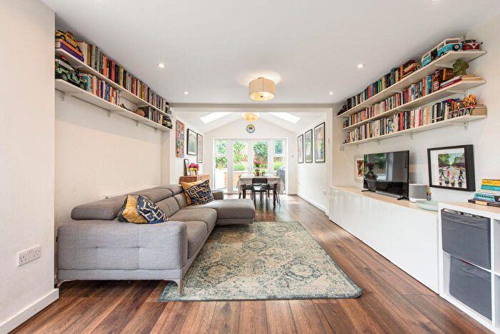 3 Bedroom End Of Terrace House For Sale In Heton Gardens, Hendon, London, NW4