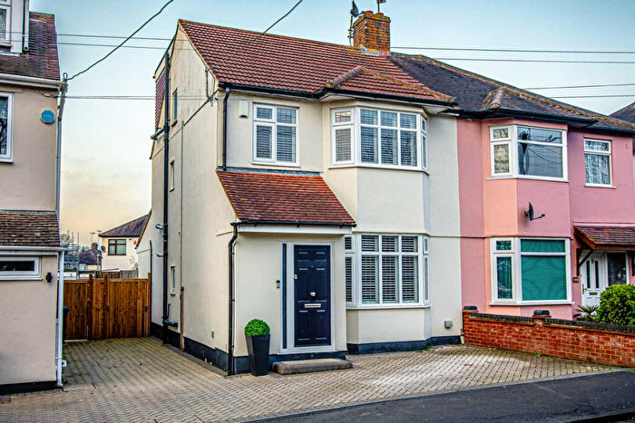 4 Bedroom Semi-Detached House For Sale In Rayleigh Road, Hutton, Brentwood, CM13