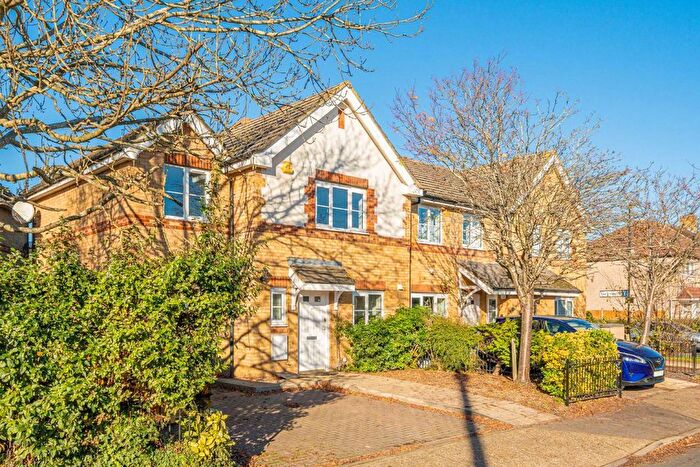 5 Bedroom Semi Detached House To Rent In Grove Crescent, Hanworth, TW13