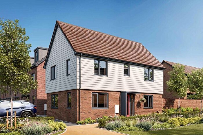 3 Bedroom Link Detached House For Sale In Thorpe Close, Bordon, Hampshire, GU35
