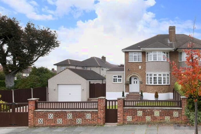 3 Bedroom Semi-Detached House To Rent In Strathaven Road, London, SE12