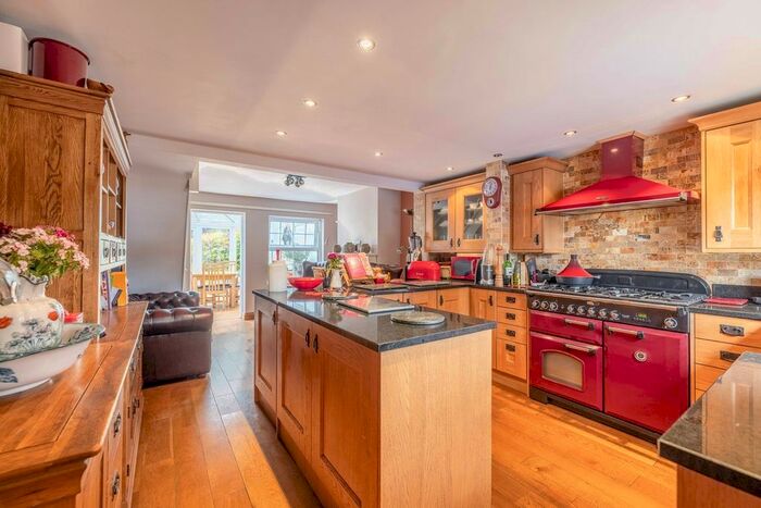 3 Bedroom Cottage For Sale In Uxbridge Road, Iver Heath, SL0