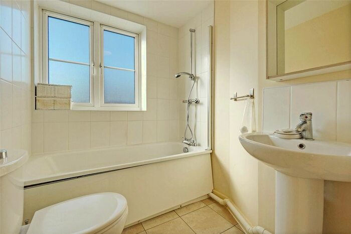 4 Bedroom Flat To Rent In Peel Street, Maidstone, Kent, ME14