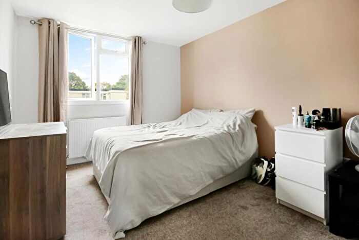 2 Bedroom Flat For Sale In Hambleden Court, Bracknell, RG12