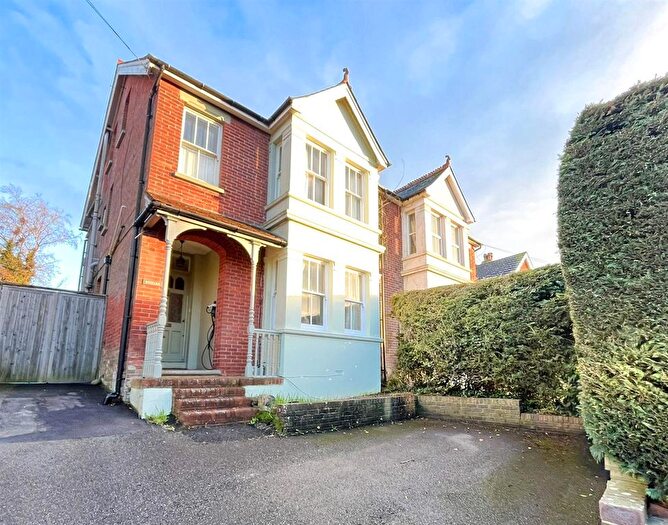 4 Bedroom Semi-Detached House For Sale In Hailsham Road, Heathfield, TN21