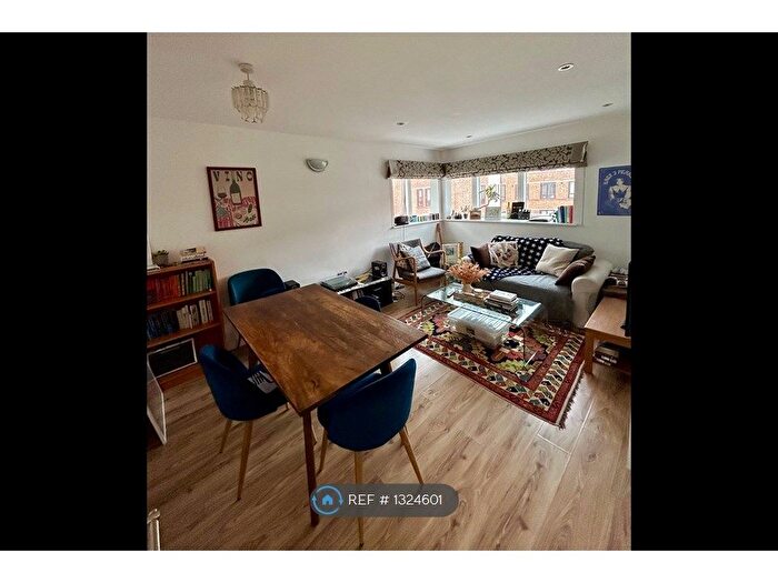2 Bedroom Flat To Rent In Dunn Street, London, E8