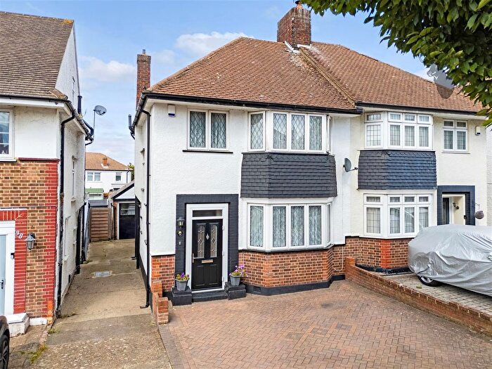 3 Bedroom Semi-detached House For Sale In Heriot Avenue, Chingford, E4