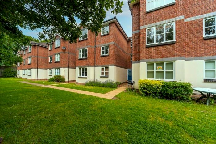 2 Bedroom Flat To Rent In Draymans Way, Isleworth, TW7