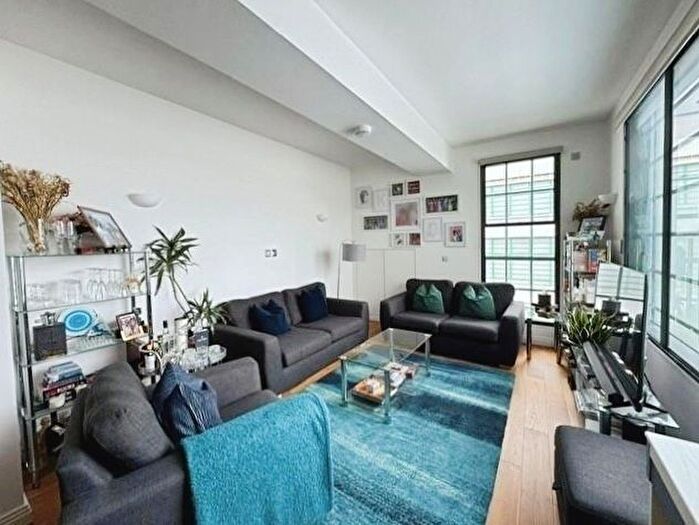 2 Bedroom Flat To Rent In Western Avenue, Perivale, UB6