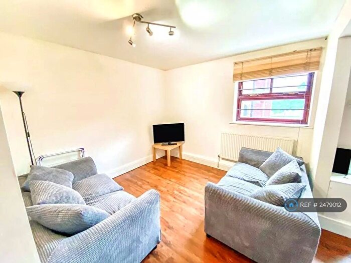 3 Bedroom Flat To Rent In Kelso Heights, Leeds, LS3