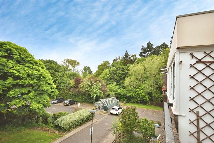 3 Bedroom Flat To Rent In Augustus Close, Brentford, TW8