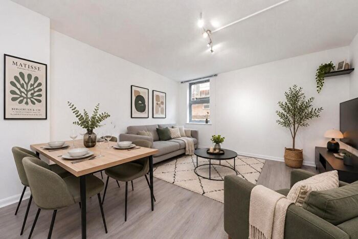 2 Bedroom Apartment To Rent In Kingsland Green, Dalston, London, E8