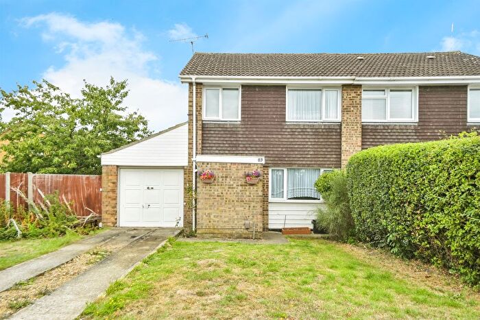 3 Bedroom Semi-detached House For Sale In Thorne Road, Swindon, SN3