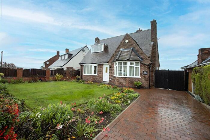 2 Bedroom Detached Bungalow For Sale In Lockoford Lane, Tapton, Chesterfield, S41