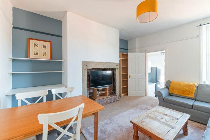 4 Bedroom Flat To Rent In Amble Grove, Sandyford, Newcastle Upon Tyne, NE2