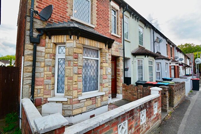 3 Bedroom End Of Terrace House To Rent In Oxford Street, Milton Keynes, Buckinghamshire, MK2