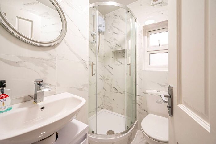 4 Bedroom Flat To Rent In St Stephen's Road, Stratford, London, E6