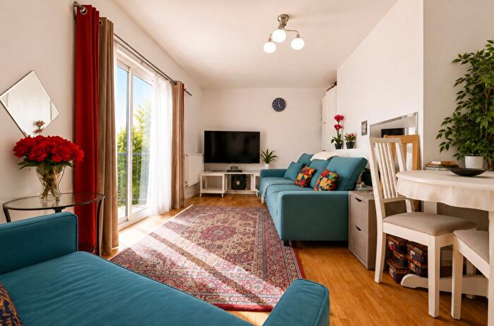 3 Bedroom Flat To Rent In Pit House, Press Road, London, NW10
