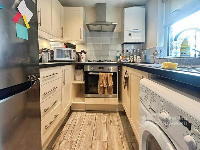 3 Bedroom Maisonette To Rent In Drummond Road, Guildford, Surrey, GU1