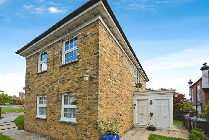 2 Bedroom Flat For Sale In Thunder Court, Ware, SG12