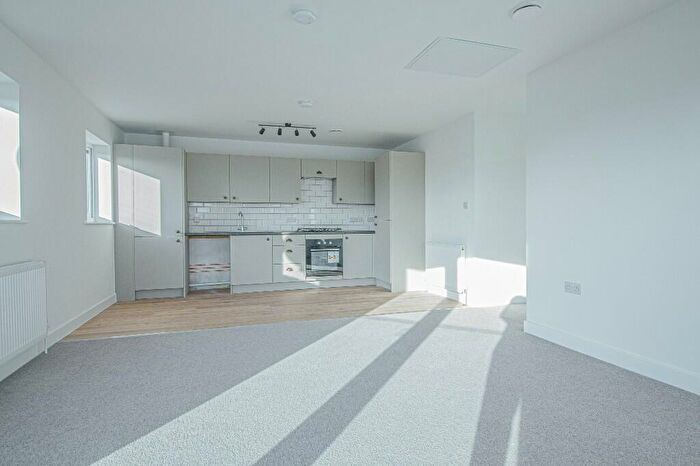 2 Bedroom Apartment To Rent In - Leigh Road, Eastleigh, SO50