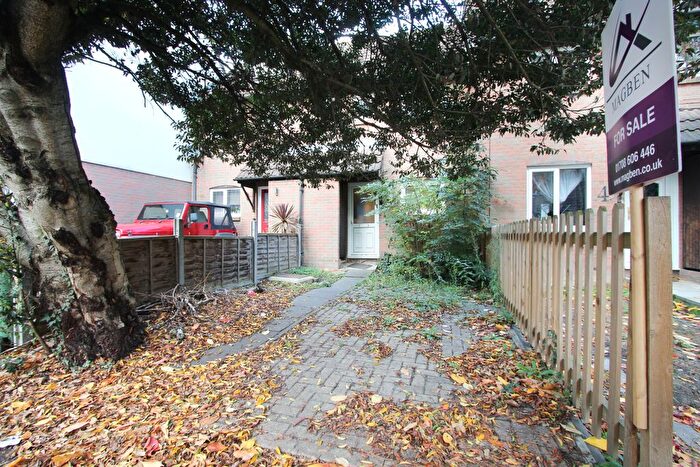 2 Bedroom Terraced House For Sale In Emerald Close, London, E16