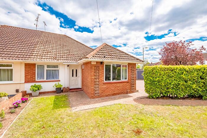 2 Bedroom Semi-Detached Bungalow For Sale In Mayfield Road, Farnborough, GU14