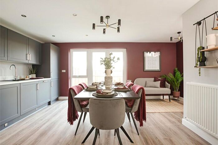3 Bedroom Detached House For Sale In Stourbridge Road, Bromsgrove, B61