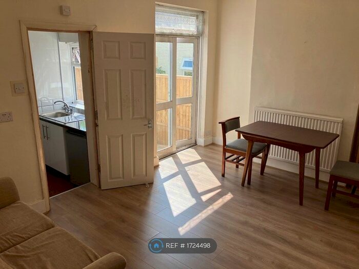 1 Bedroom Property To Rent In Blackshaw Road, London, SW17
