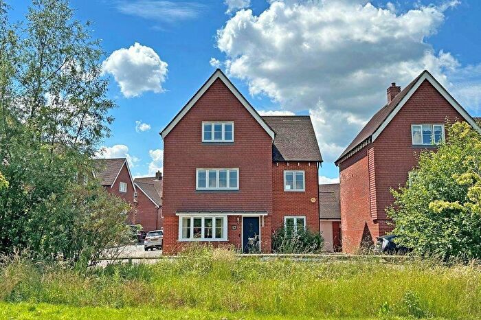 6 Bedroom Detached House To Rent In Whittaker Drive, Horley, RH6