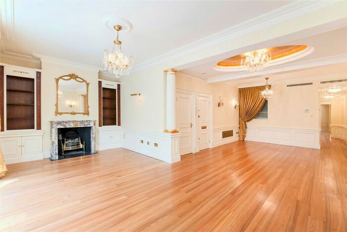 2 Bedroom Flat To Rent In Upper Brook Street, Mayfair, London, W1K