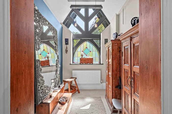 3 Bedroom House For Sale In High Street, Nutfield, Redhill, RH1