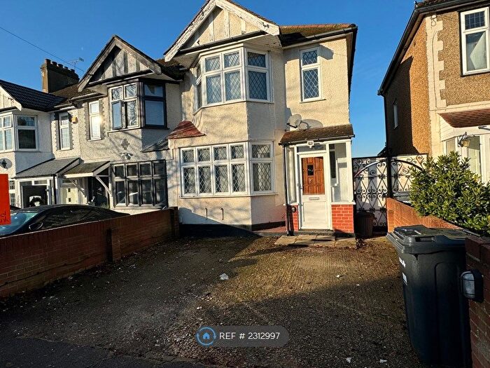 4 Bedroom Semi-Detached House To Rent In Crownhill Road, Woodford Green, IG8
