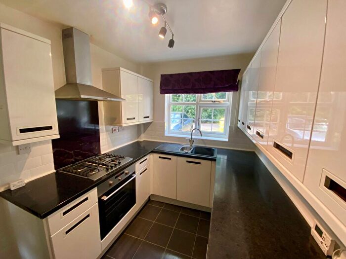 4 Bedroom Terraced House To Rent In Grove Park Road, Woodside, LU1