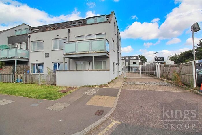 2 Bedroom Flat For Sale In Chapman Courtyard, Turners Hill, Cheshunt, Waltham Cross, EN8