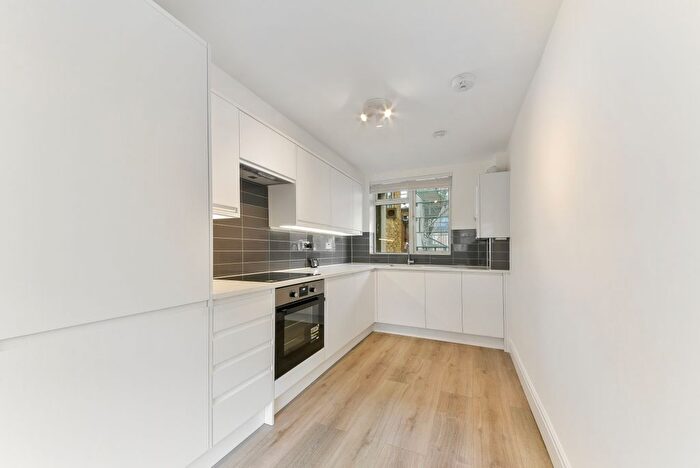 2 Bedroom Flat To Rent In Burden House, Thorncroft Street, London, SW8