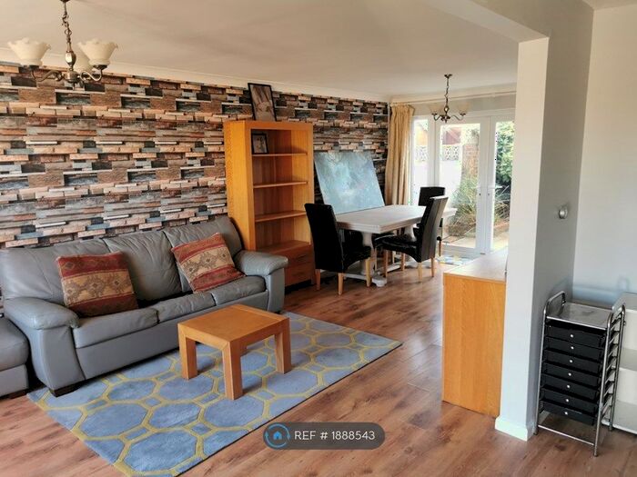 4 Bedroom End Of Terrace House To Rent In West Bay Crescent, Weymouth, DT4