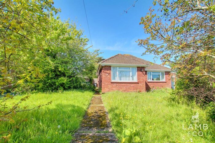2 Bedroom Detached Bungalow For Sale In Wyndham Crescent, Clacton-On-Sea, CO15