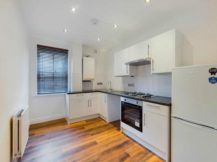 3 Bedroom Flat To Rent In Stepney Green, London, E1