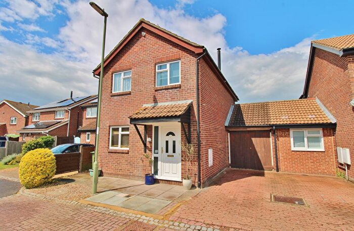 3 Bedroom Link Detached House For Sale In Kestrel Close, Stubbington, Fareham, PO14