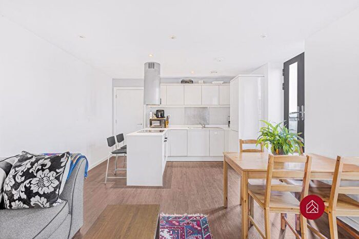 2 Bedroom Flat For Sale In Latimer House, Thame, OX9