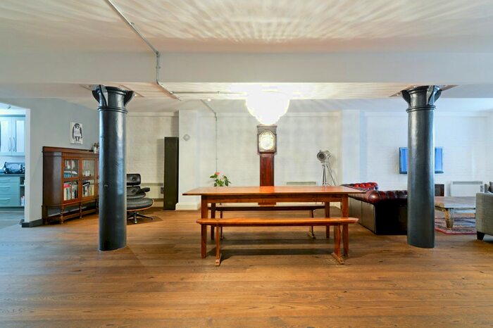 2 Bedroom Flat To Rent In Dundee Court, Wapping High Street, London, E1W