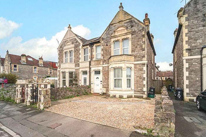 2 Bedroom Flat For Sale In Milton Road, Milton - Garden + Parking For Cars, BS23