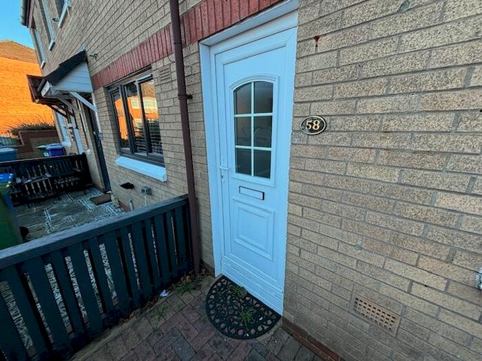 2 Bedroom End Of Terrace House To Rent In Claythorn Avenue, Glasgow, G40